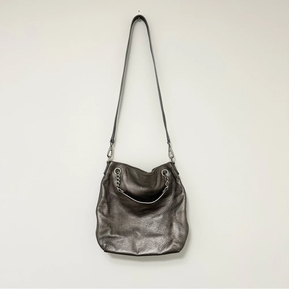Michael Kors E-1212 Bucket Tote Metallic Silver Purse Crossbody 2 Way Purse GUC